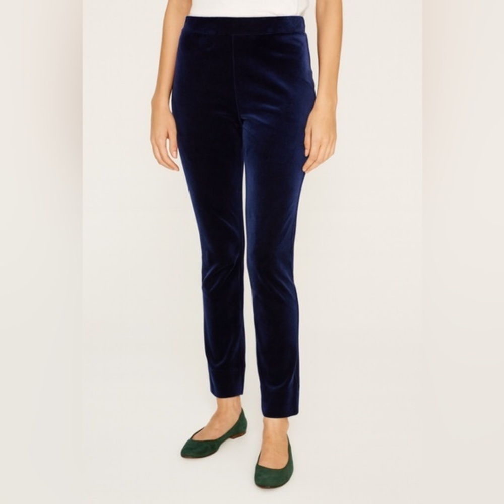🆕 Joe Fresh navy blue velour leggings, elastic waist 💙
NWOT